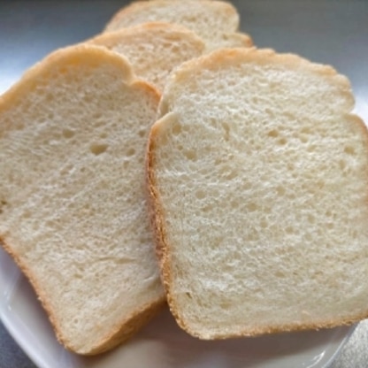 ホームベーカリーで自動でふんわりパン出来ました。
パン屋さん風のパンで美味しいかったです⚆.̮⚆♡♡